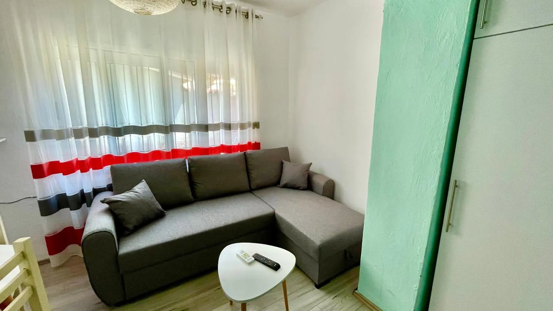 Superb Studio Apartment Near To The City Center 地拉那 阿尔巴尼亚