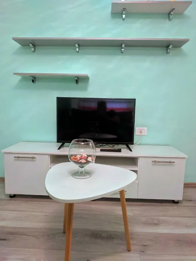 Superb Studio Apartment Near To The City Center Τίρανα