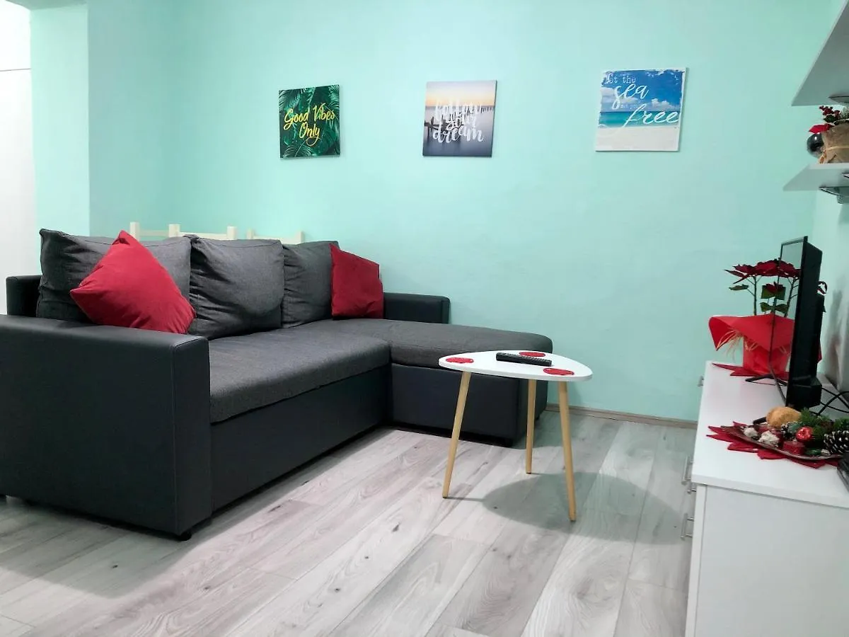 Superb Studio Apartment Near To The City Center Τίρανα