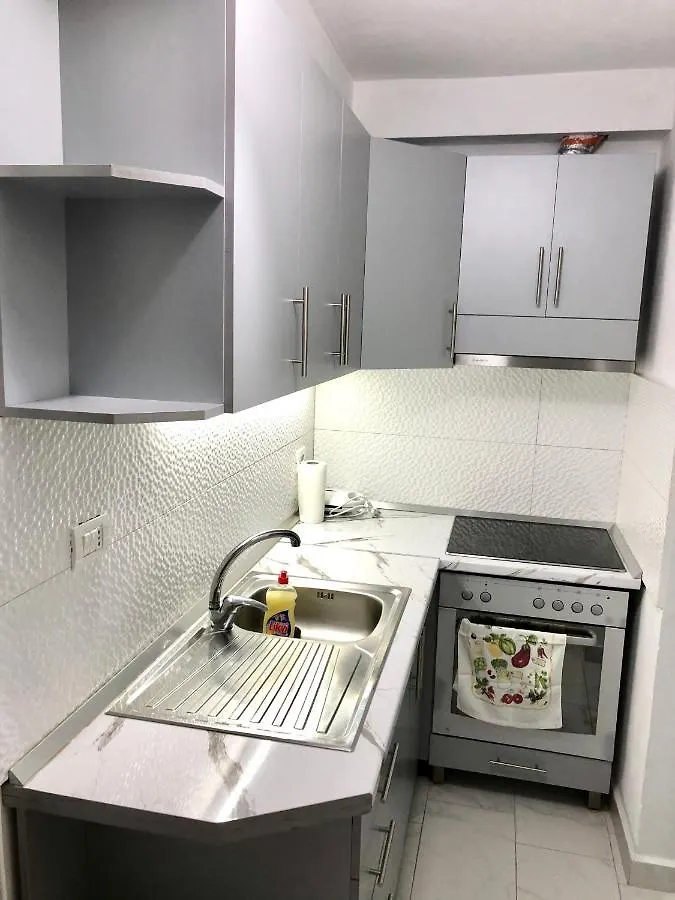 Superb Studio Apartment Near To The City Center 地拉那