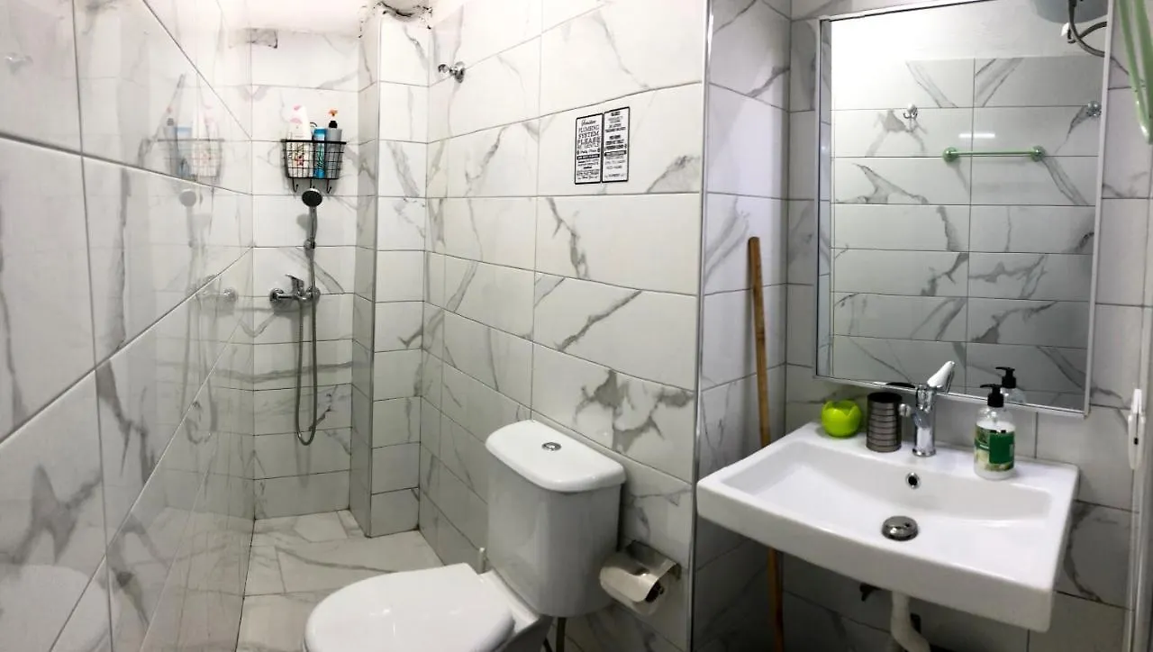 Superb Studio Apartment Near To The City Center 地拉那 0*,