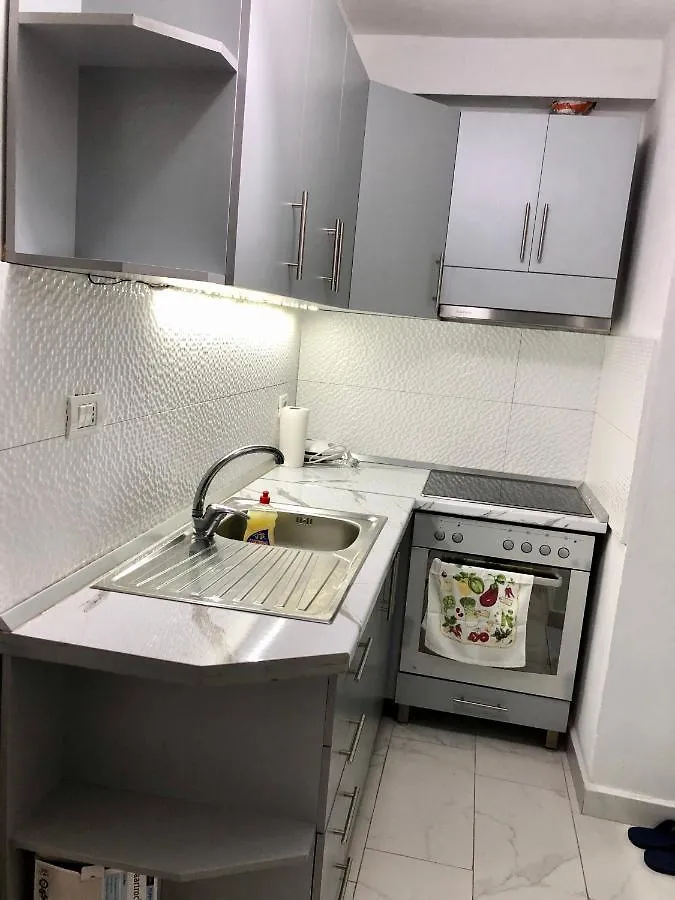 Superb Studio Apartment Near To The City Center 地拉那