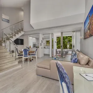  Apartment Renovated Penthouse Near Marina & Portugal