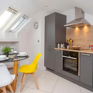  Apartment The Atico Spacious Duplex Luxury Apartment-free Parking United Kingdom